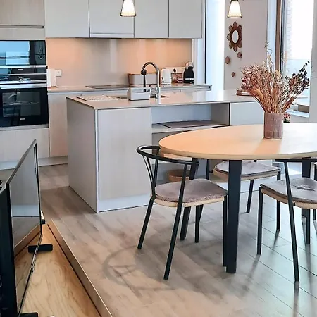 Modern 2-bedroom Near The Of T102 Daire *