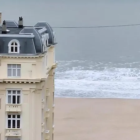 Daire Modern 2-bedroom Near The Of T102 Oostende