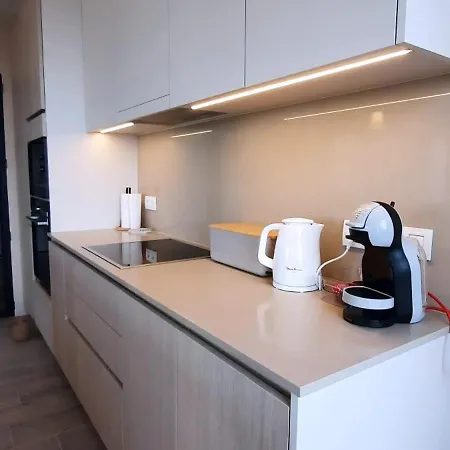 Modern 2-bedroom Near The Of T102 Apartment