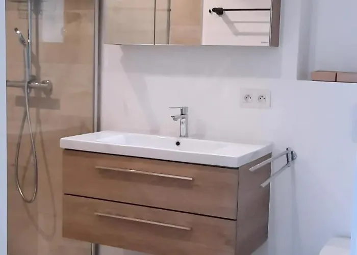 Modern 2-bedroom Near The Of T102 Ostend