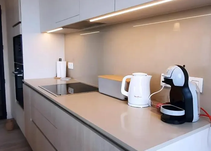 Modern 2-bedroom Near The Of T102 Lejlighed