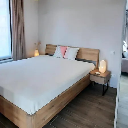 Διαμέρισμα Modern 2-bedroom Near The Of T102